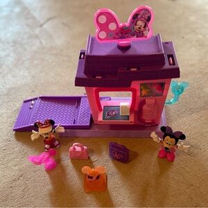 Small Minnie Mouse car wash playset